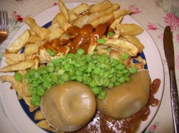 double-pudding-chips-peas-gravy